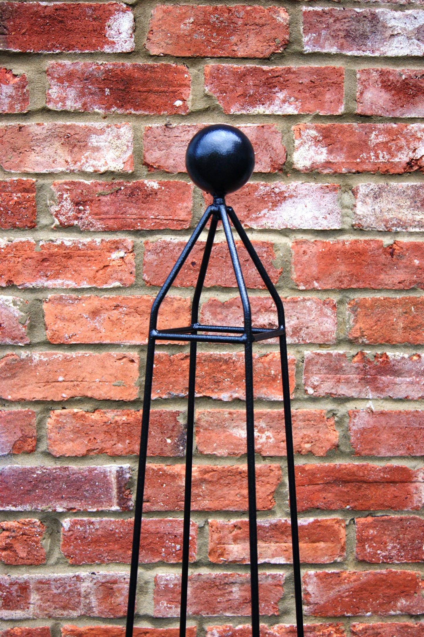 CLEO OBELISK WITH LARGE BALL TOP
