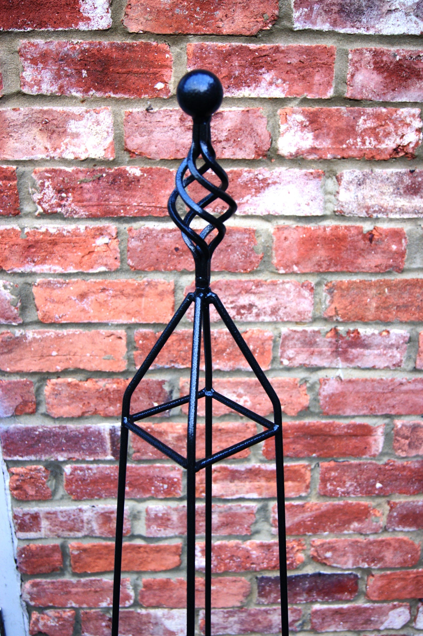CLEO OBELISK WITH LARGE CAGE TOP